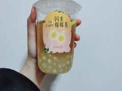 闪光爆爆黄茶-CoCo都可(燕塘店)
