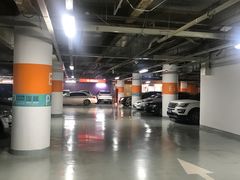 -蓝色港湾停车场