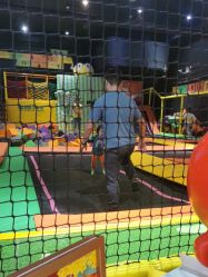 -蹦蹦跳跳(新奥购物中心店)