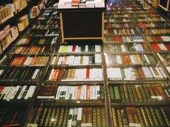 -钟书阁(松江泰晤士小镇店)