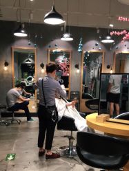 -时尚殿堂明星门店
