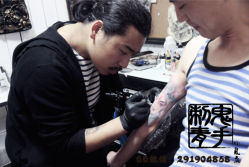 -鬼手纹身小鬼店