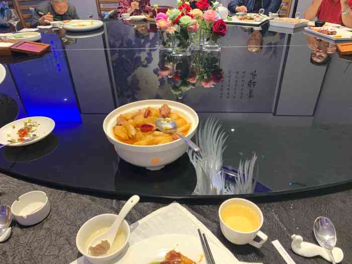 新福记精致中国菜[薄荷]环境:是一家创意菜餐厅吧,店里.