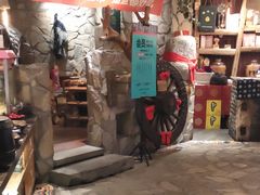 门面-老牌坊云南鱼豆花火锅(爱建店)