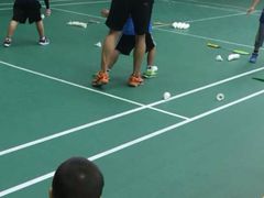 -中地华冠羽毛球俱乐部