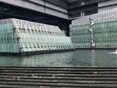 门口喷泉-上海平安大厦