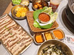 -草家酱蟹炭火烤肉店(珲春南路一店)