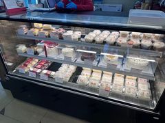 -红宝石·鲜奶小方·海派西点房(金杨店)