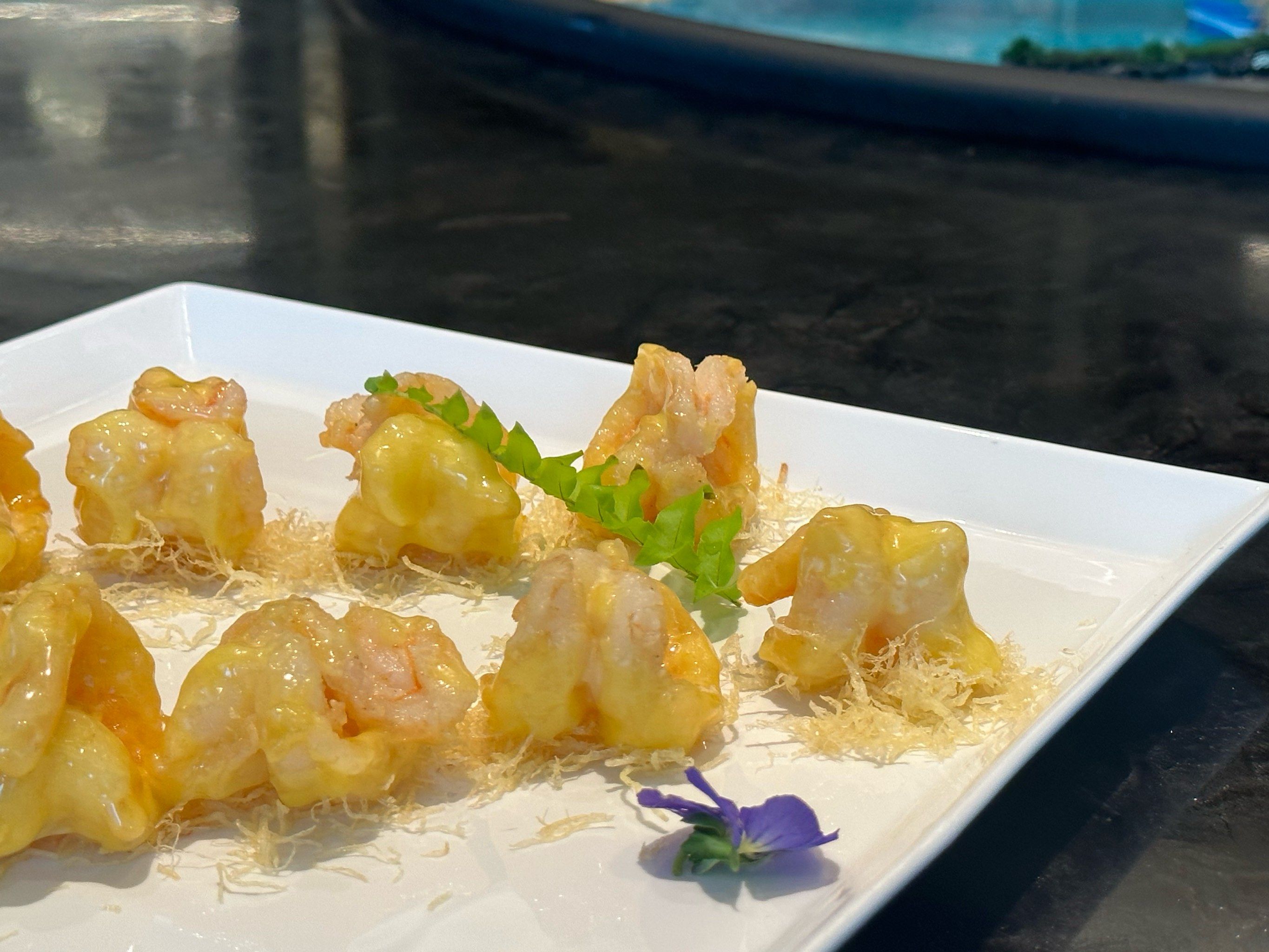 环境高大上,菜品相当哇塞,每一道都很精致