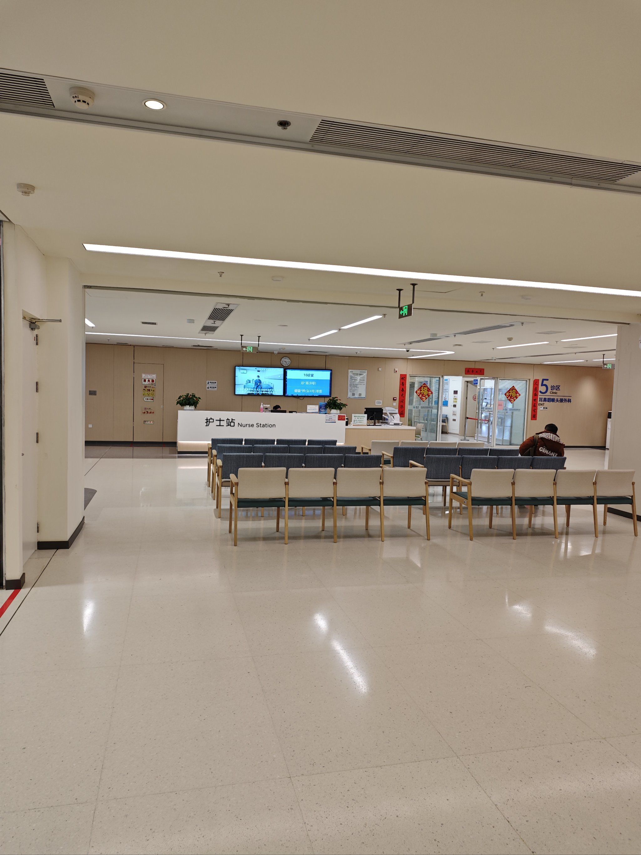 医院走廊的宽敞感