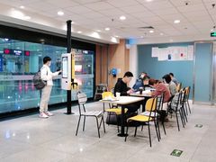 用餐区-麦当劳(火车北站餐厅)