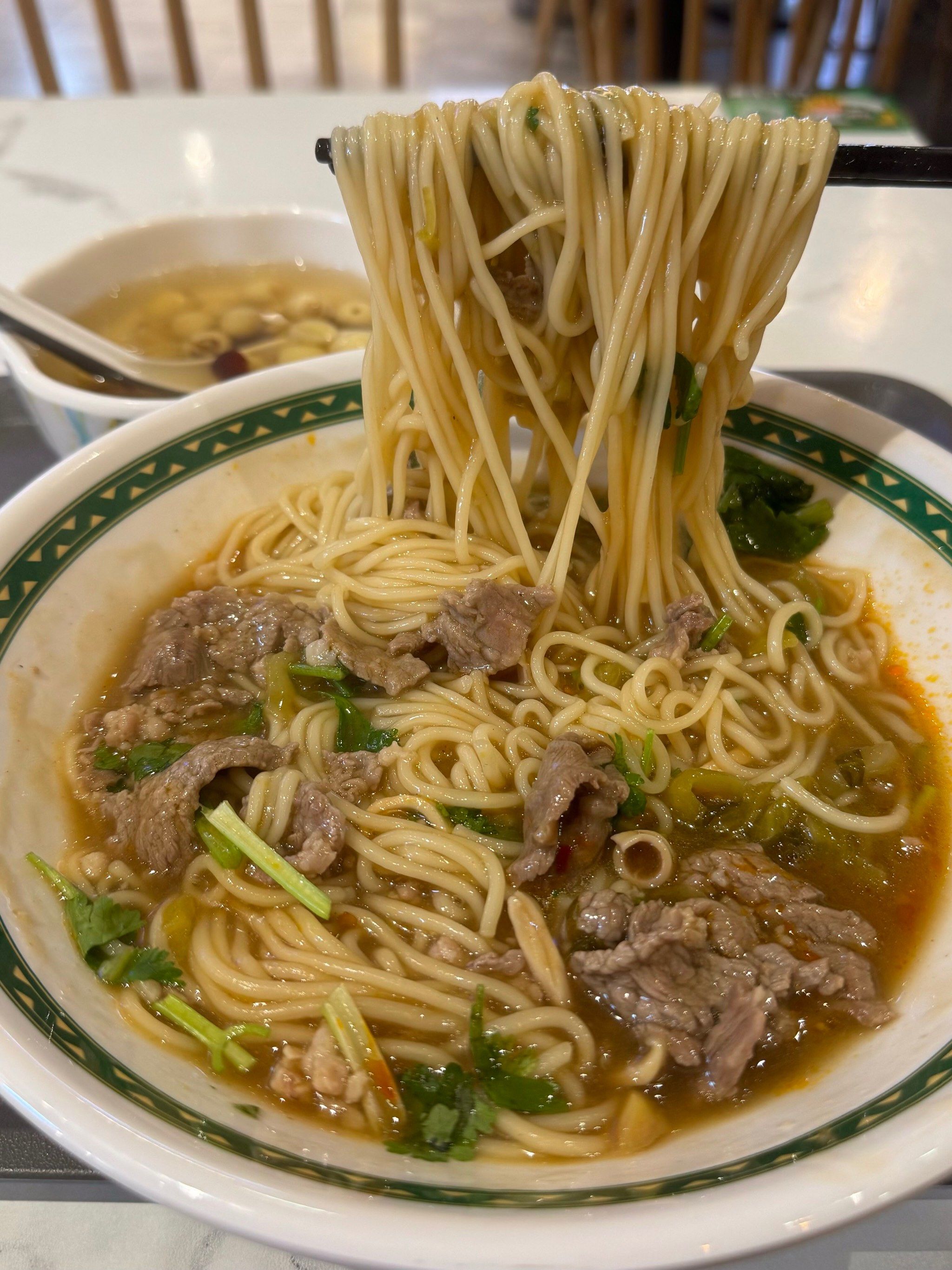 南山竟然有这么好吃的牛肉捞面!太好吃了!