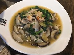 芦荠菜虾仁双菇-龙巢盱眙龙虾·牛蛙·烧烤宵夜(八卦岭店)
