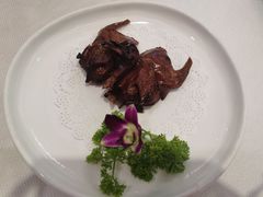 一整只乳鸽就这么大点-金龙渔港(双楠店)