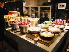 自助取餐区-钱小奴海鲜自助黑金店(杭州滨江龙湖店)