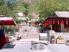 -百里峡七彩艺术小镇