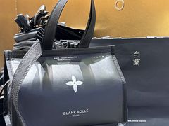 -白蘭BLANK(杭州湖滨银泰in77C区店)