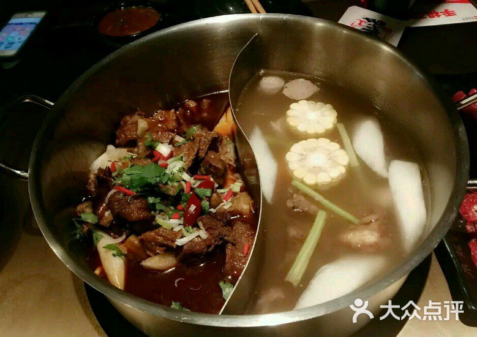 特色牛腩鸳鸯锅