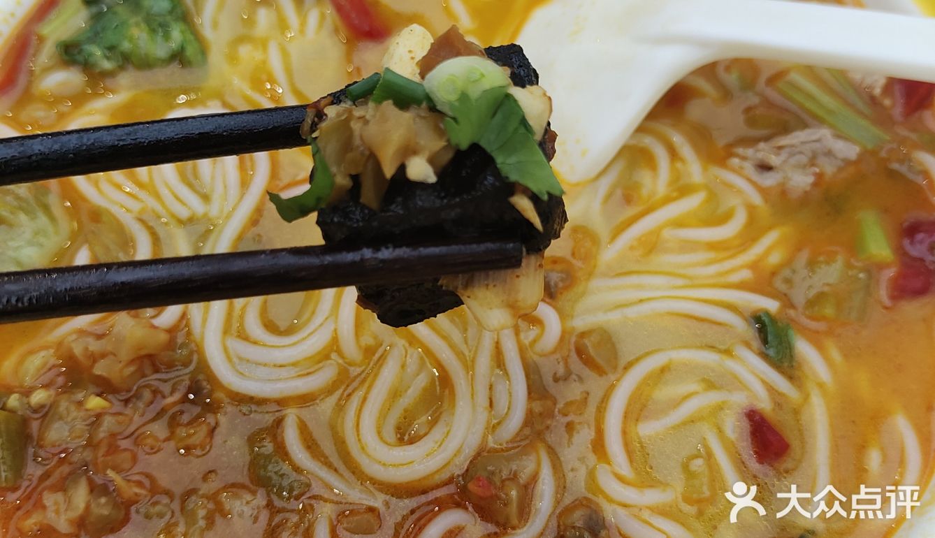 粉小主，因为小菜爱上的一家米粉店！