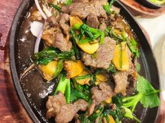 铁板姜葱牛肉-宜宾海鲜酒家·三十年老字号