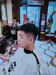 -东方先生国潮男士理发馆