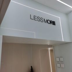 -LESSMORE科技头皮理容中心