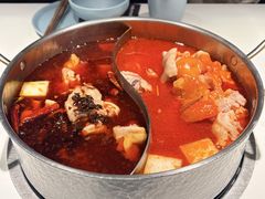 酸汤香辣鸳鸯猪脚锅-小街猪手(团结湖店)