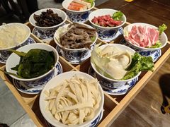-聚汇三少·龙虾·中餐厅(莫邪路新天地店)