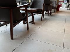 地面咖啡痕跡-星巴克臻选(重庆大学城熙街店)