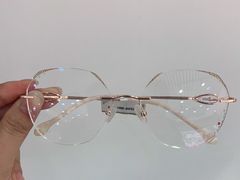 -宏宇眼镜蔡司依视路折扣店(兆佳眼镜城店)