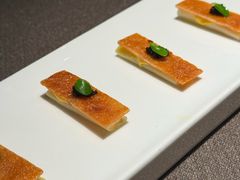 鱼子酱脆皮松板肉-一川二水•粤川醉(CP静安店)