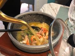 招牌小龙虾红汤泡饭-蜜桃花开·中西融合菜E&W(南长街店)