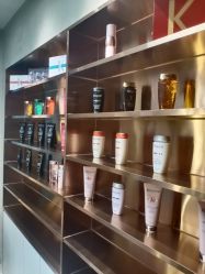 -变画·发型STUDIO