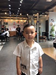 -FRIDAY星期五专业美发沙龙