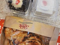 -红宝石·鲜奶小方·海派西点房(金杨店)