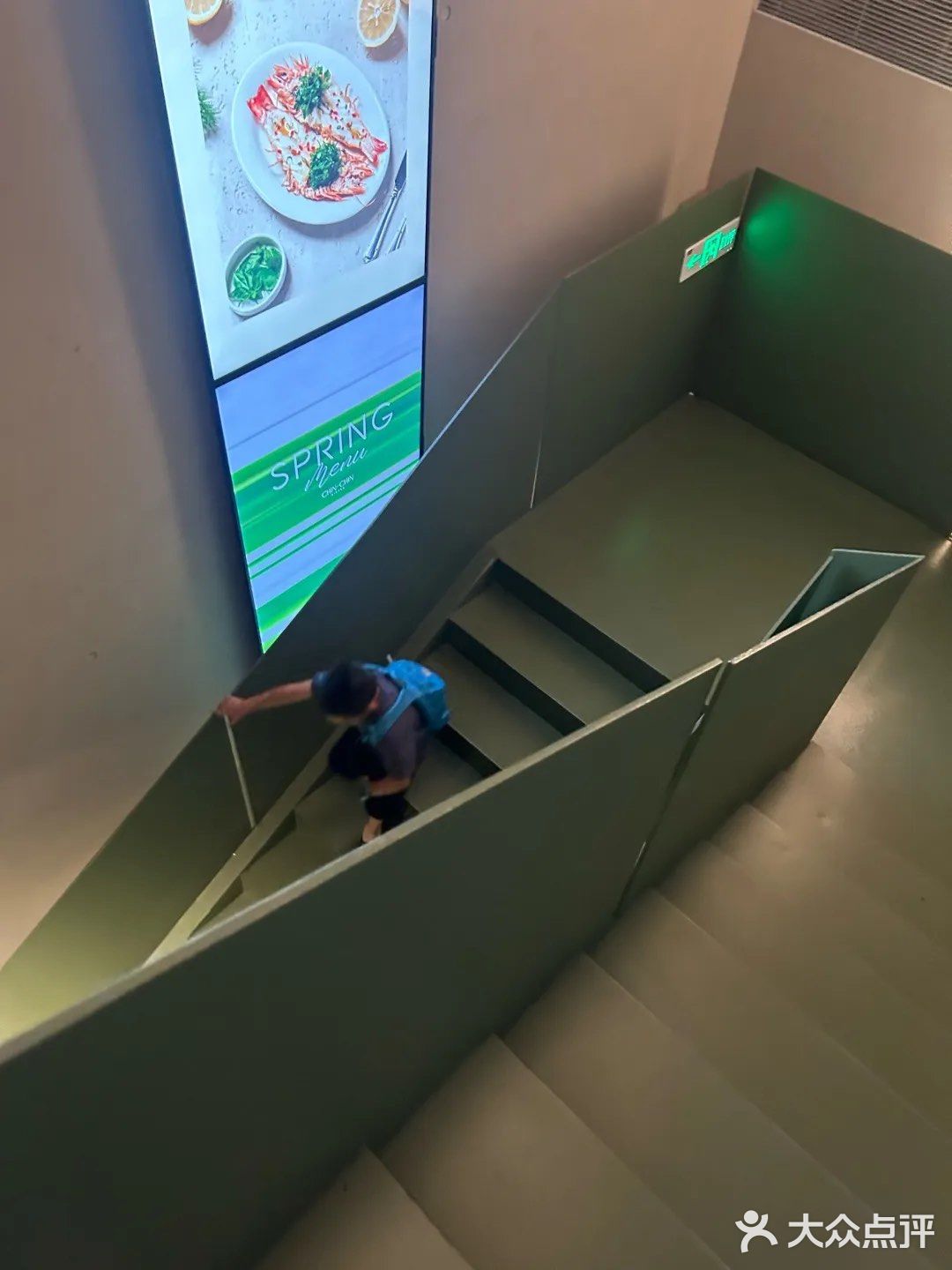 不愧是天目里的餐馆，高级感拉满！