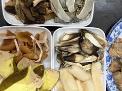 -菌之家·专业纯野生菌火锅·特色炒菌