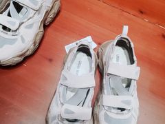 -URBAN REVIVO(高德置地广场·春广场店)