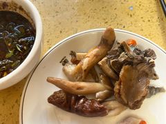 -东巴谷野生菌火锅餐厅