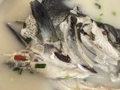 浓汤鱼头-浔味·山屿湖·正宗全鱼宴老字号