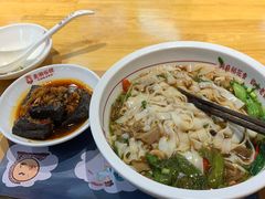 -呷佬·长沙手工米粉(金沙江路店)