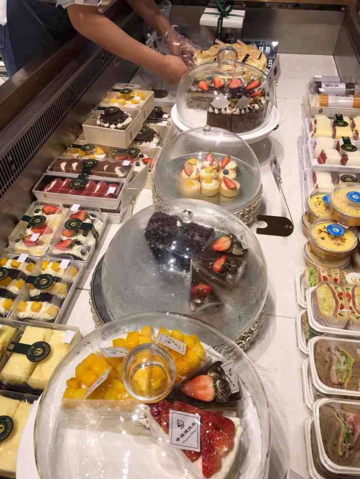 幸福提拉米(风度名城店)-"过来韶关见当兵的男朋友下了火车后在附近.