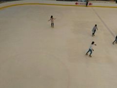 -冰纷万象滑冰场(赣州华润万象城店)