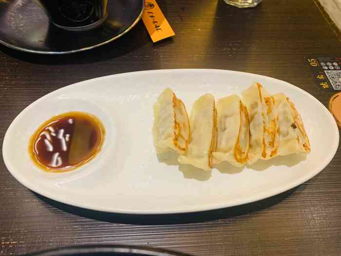 琥家拉面(南京华采天地店)-"环境和氛围很舒服,在这个地段,一顿饭人均