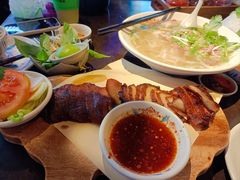 烧猪颈肉-大头虾越式风味餐厅(光明广场店)