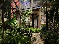-Cuc Gach Quan Restaurant
