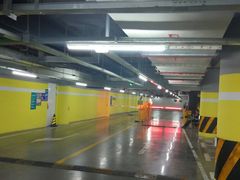 -白玉兰广场停车场