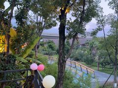 -茅草房·河畔园林火锅