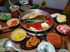 -四小区火锅·巷子里的重庆火锅(花照壁店)