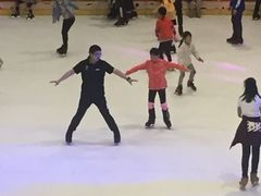 -正佳冰河湾真冰滑冰场